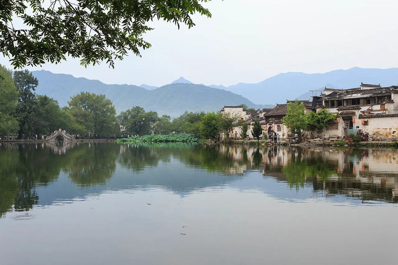 Supporting image 1 for Huangshan: huangshan, hongcun, village in China