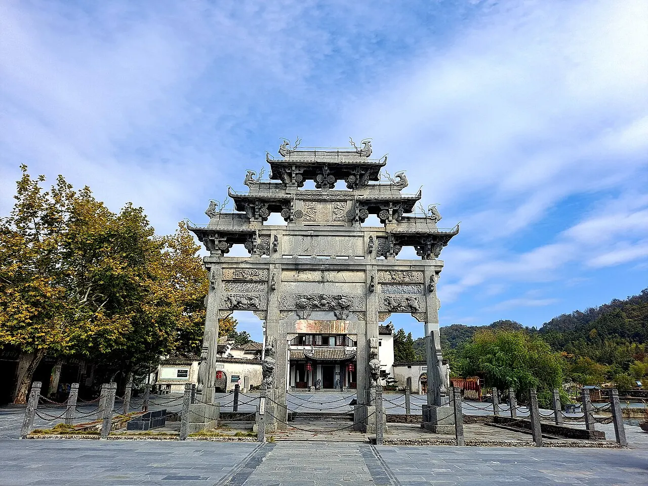 Supporting image 2 for Huangshan: huangshan, xidi, village in China